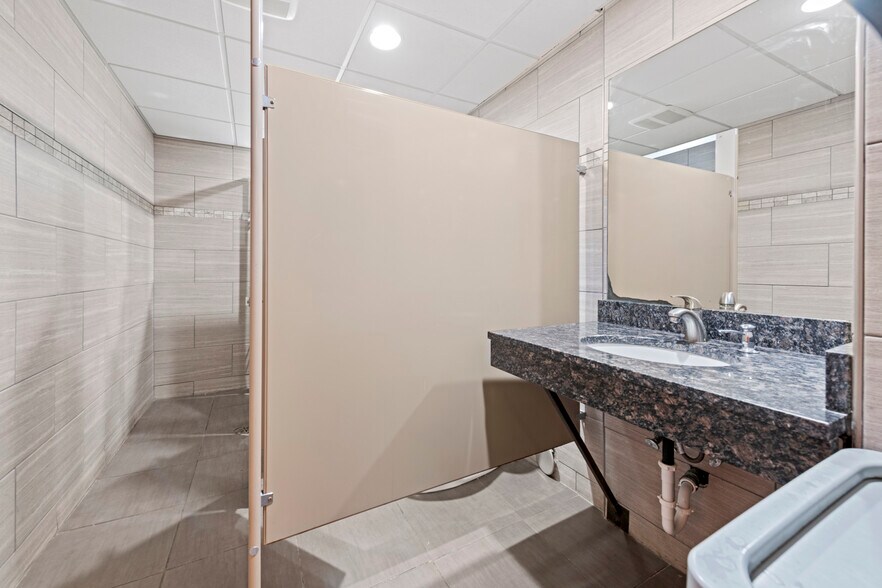 More Photos Of 28475 Greenfield Rd, Southfield Office For Sale