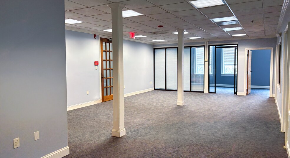 More Photos Of 114 Barnard St, Savannah Office For Lease