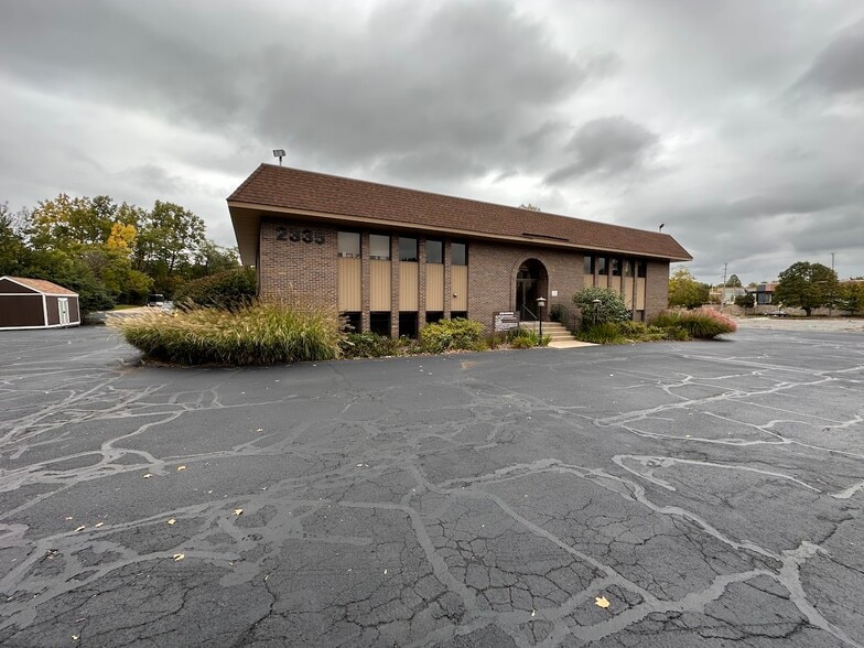 More Photos Of 2335 Burton St Se, Grand Rapids Medical For Lease