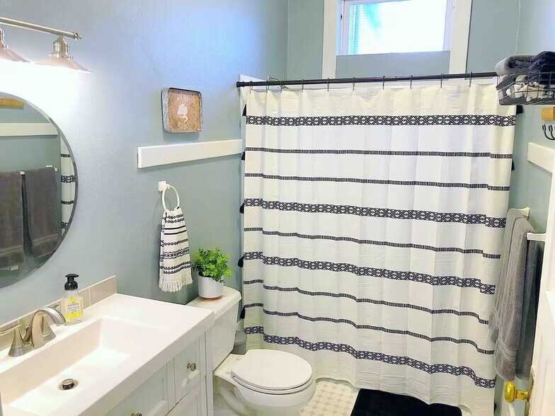 More Photos Of 204 S Meridian, Puyallup Apartments For Sale