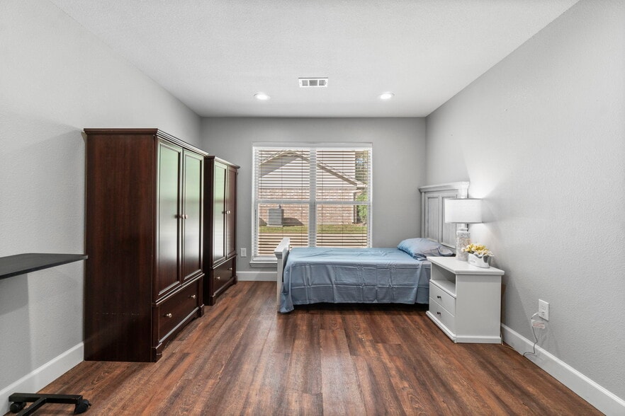More Photos Of 1930 River Falls Dr, Kingwood Assisted Living For Sale