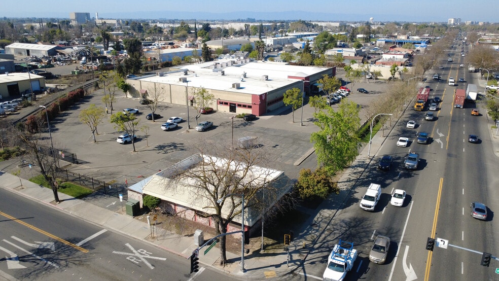 Primary Photo Of 1600 Yosemite Blvd, Modesto Office For Lease