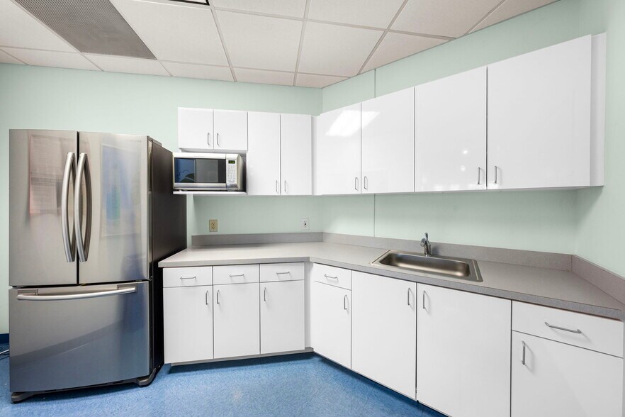 More Photos Of 2424 N Federal Hwy, Boca Raton Office For Lease