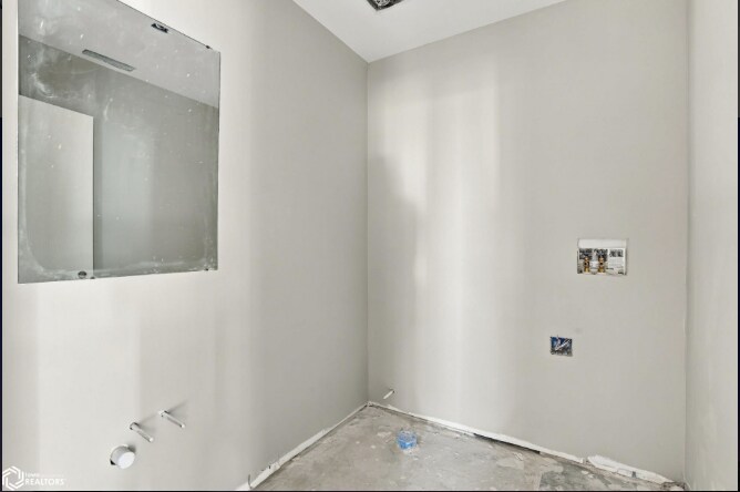 More Photos Of 1307 Broadway St, West Burlington Freestanding For Sale