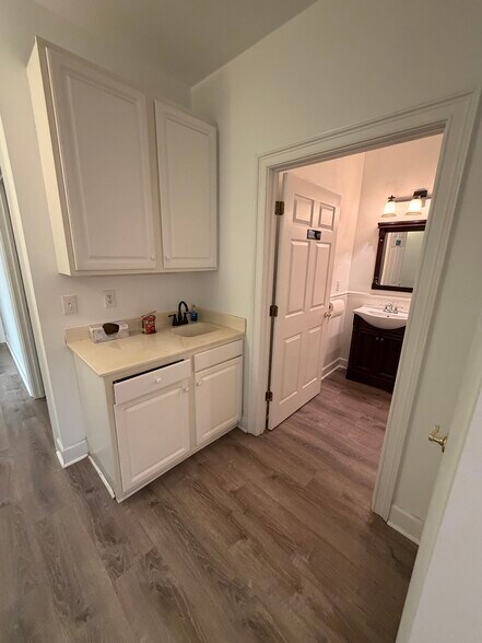 More Photos Of 1005 Weatherstone Pky, Woodstock Office For Lease
