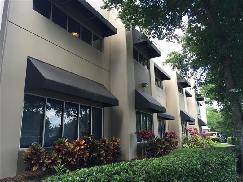 More Photos Of 7810 Kingspointe Pky, Orlando Warehouse For Lease