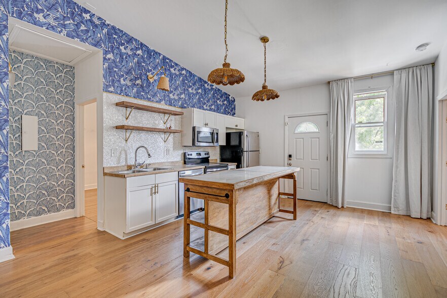 More Photos Of 526-528 Martin Luther King Jr Blvd, Savannah Storefront Retail Residential For Sale