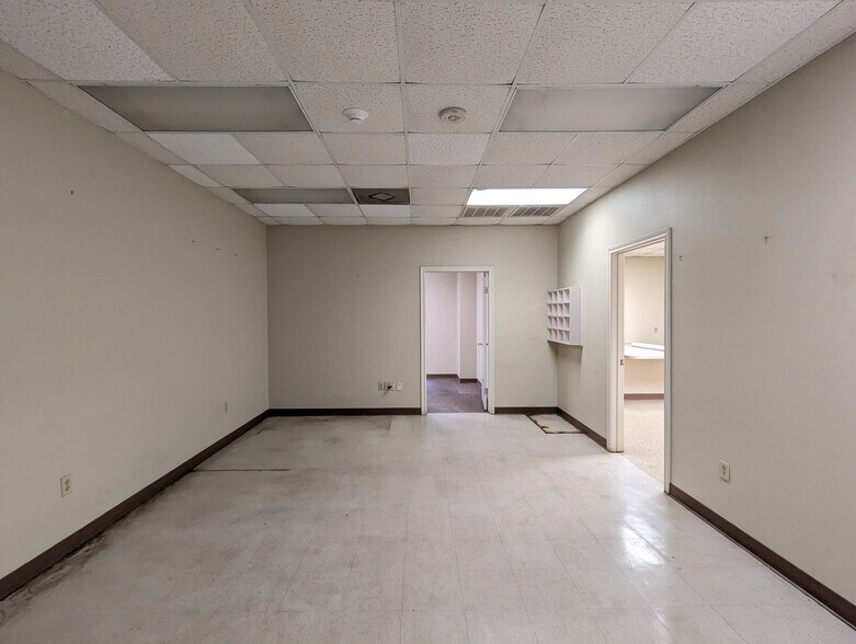 More Photos Of 6095 College St, Beaumont Office For Sale