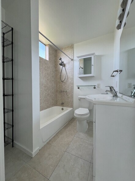 More Photos Of 1837 18th St, Santa Monica Apartments For Sale