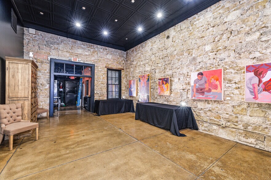 More Photos Of 38 N Chadbourne St, San Angelo Bar For Sale