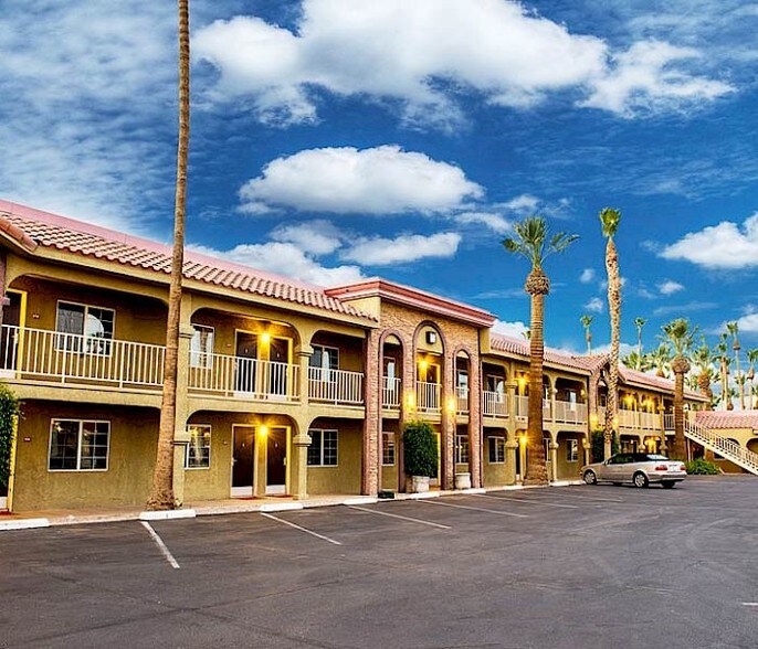 Primary Photo Of 903 W Hobsonway, Blythe Hotel For Sale