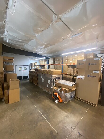 More Photos Of 117 Austin St, Garland Warehouse For Sale