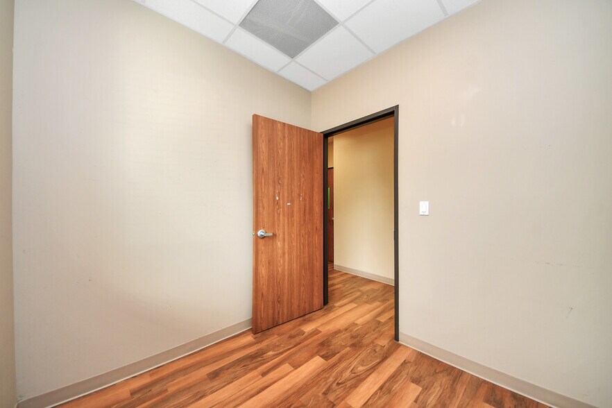 More Photos Of 3521 Town Center Blvd, Sugar Land Medical For Lease