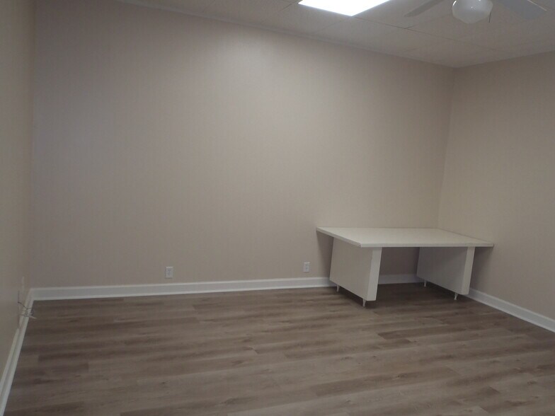 More Photos Of 2025 McLarty Dr, Newport Office For Sale