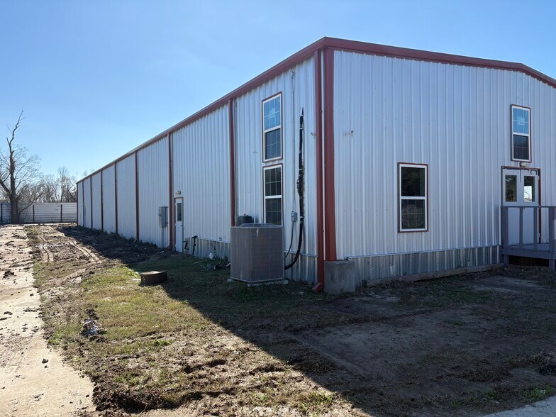 More Photos Of 9636 Airline Rd, Houston Industrial For Sale