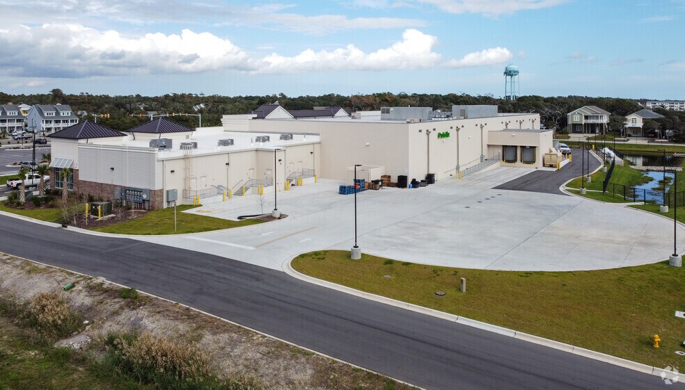 More Photos Of 5001-5003 E Oak Island Dr, Oak Island Supermarket For Lease