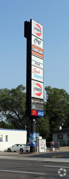 More Photos Of 610 King St W, Hamilton Freestanding For Lease