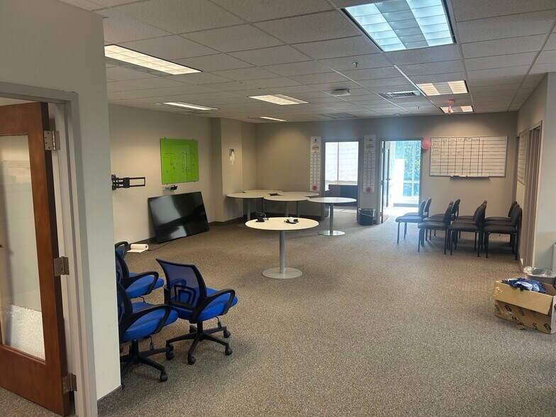 More Photos Of 935 Jefferson Blvd, Warwick Office For Sale