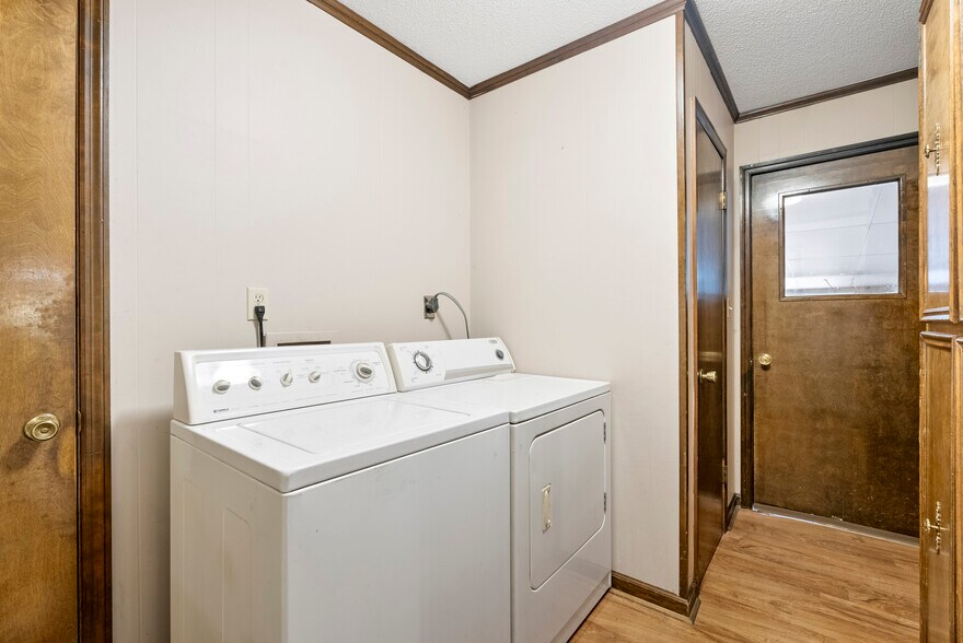 More Photos Of 30 Broadview St, Greenbrier Office For Sale