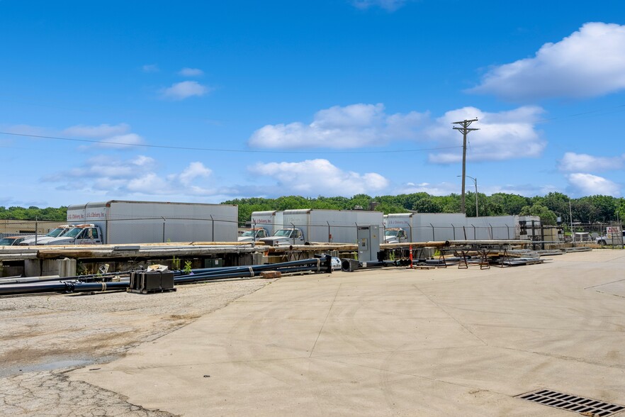 More Photos Of 2301 Fleur Dr, Des Moines Warehouse For Sale