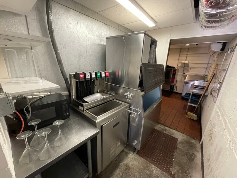 More Photos Of 616 NW 5th St, Oklahoma City Restaurant For Lease