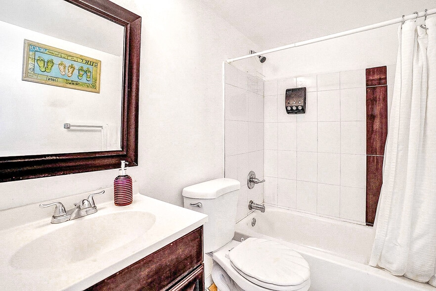 More Photos Of 3226 NE 12th St, Pompano Beach Apartments For Sale