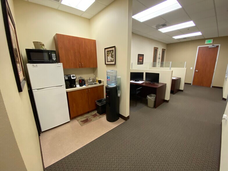 More Photos Of 1447 Ford St, Redlands Office For Lease