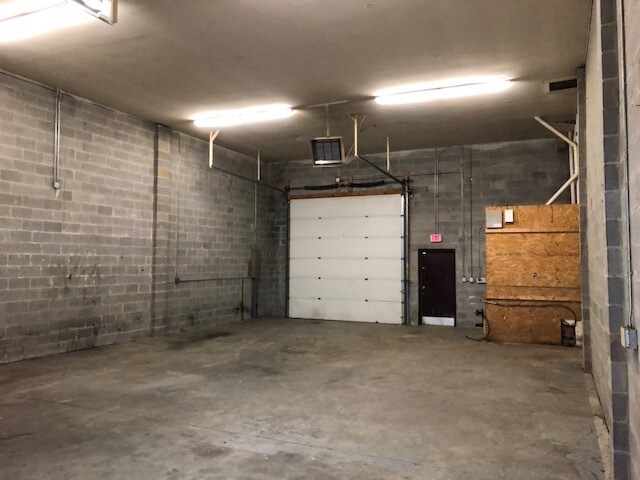 More Photos Of 4411-4415 Southern Business Park Dr, White Plains Light Manufacturing For Lease