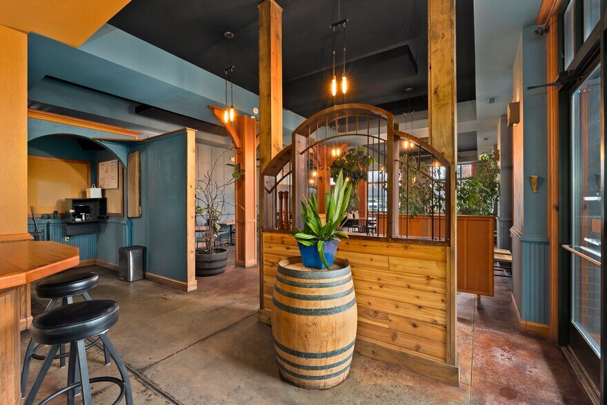 More Photos Of 102 S 1st Ave, Sandpoint Storefront Retail Office For Sale