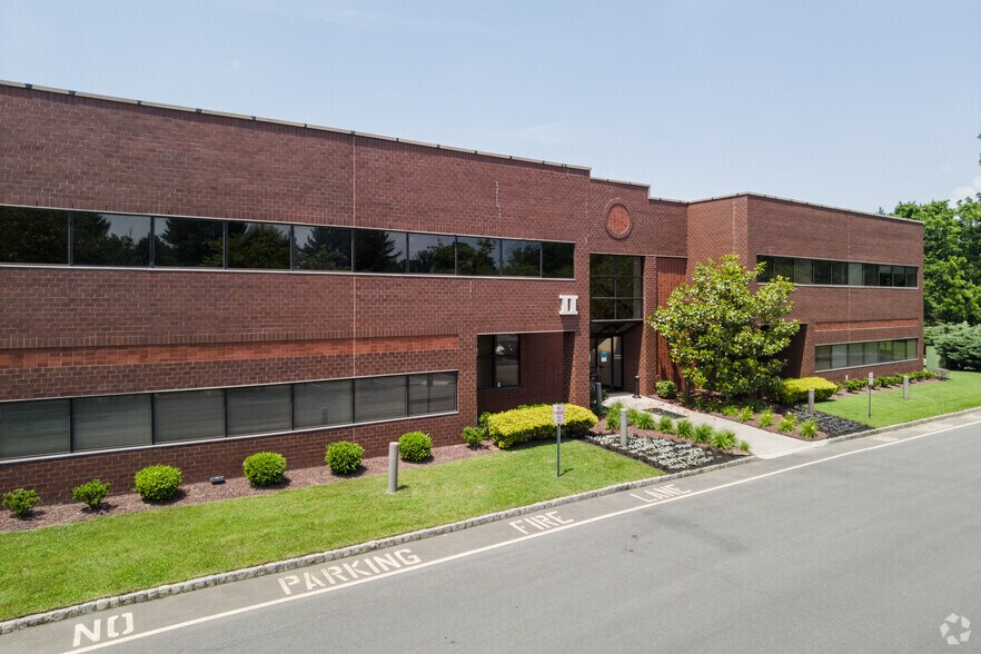 More Photos Of 960 Holmdel Rd, Holmdel Unknown For Lease