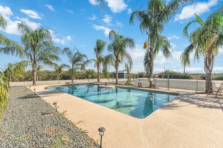 More Photos Of 23259 Avenue 64 Ave, Ducor Warehouse For Sale