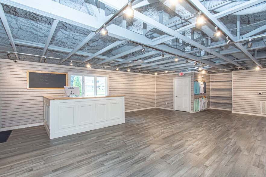 More Photos Of 1908 N Lakeman Dr, Bellbrook Storefront Retail Office For Sale