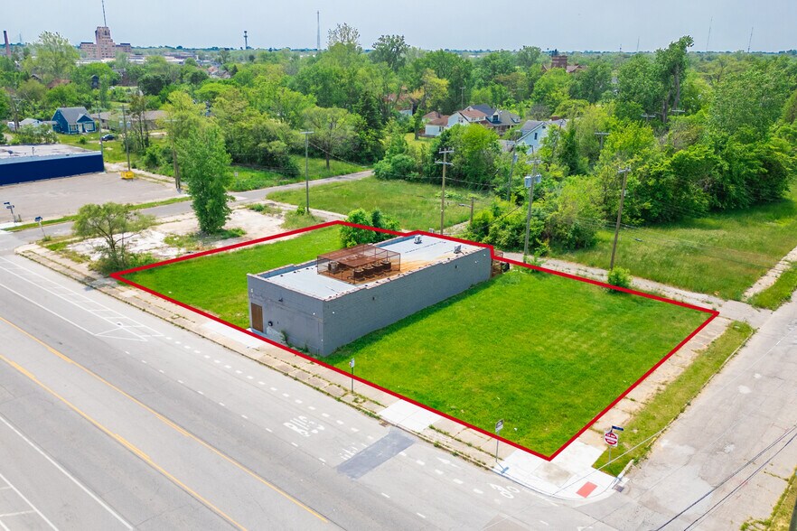 More Photos Of 16445 Hamilton Ave, Highland Park Freestanding For Sale