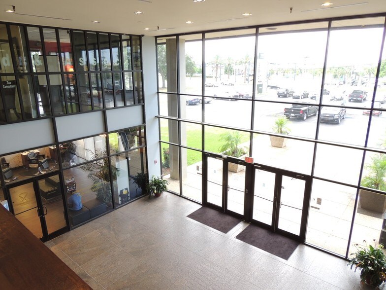 More Photos Of 10001 Lake Forest Blvd, New Orleans Office For Lease