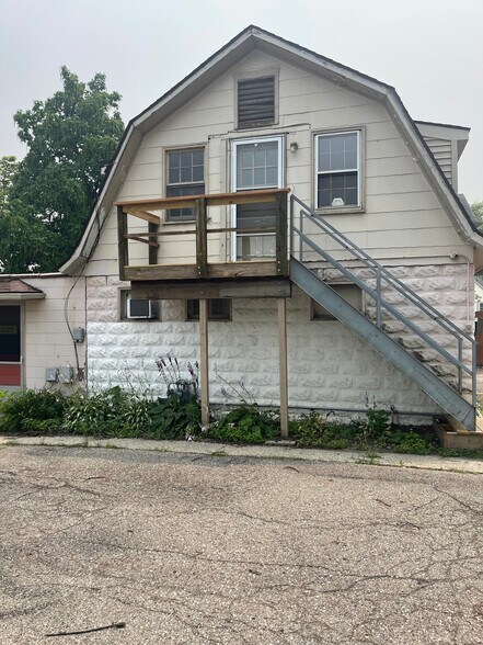 More Photos Of 673 S Main St, Plymouth Freestanding For Lease