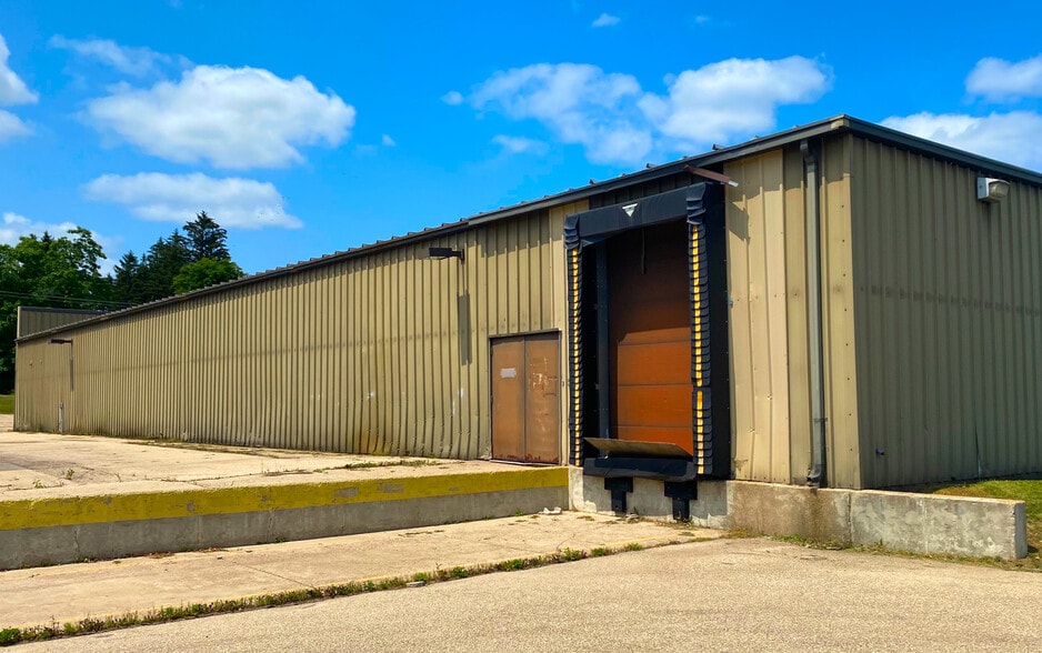 More Photos Of 291 S Main St, Clintonville Freestanding For Lease