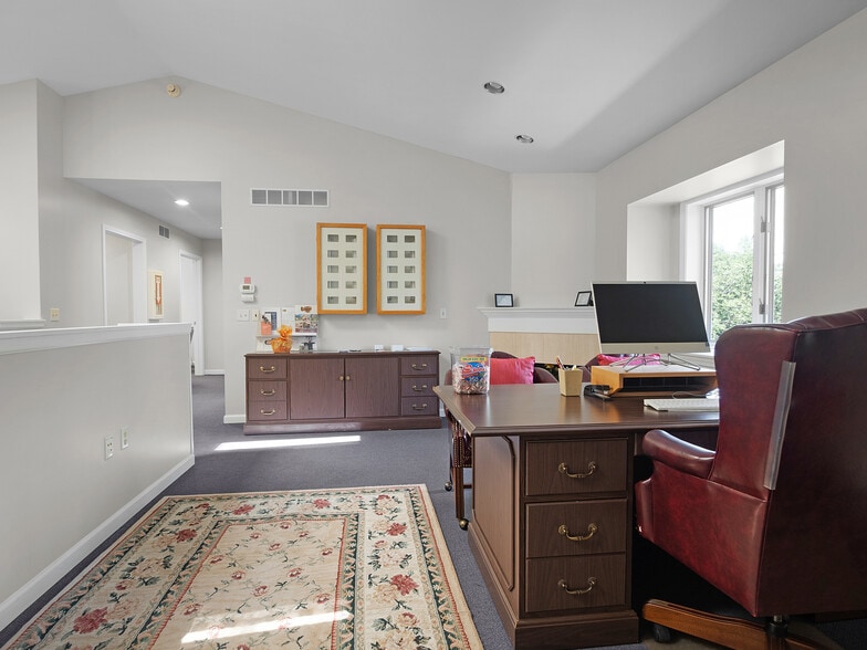 More Photos Of 644 E Main St, Palmyra Office For Sale