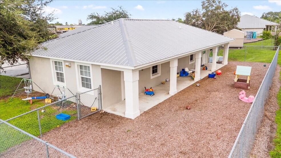 More Photos Of 180 Basilan Crescent, Clewiston Daycare Center For Sale