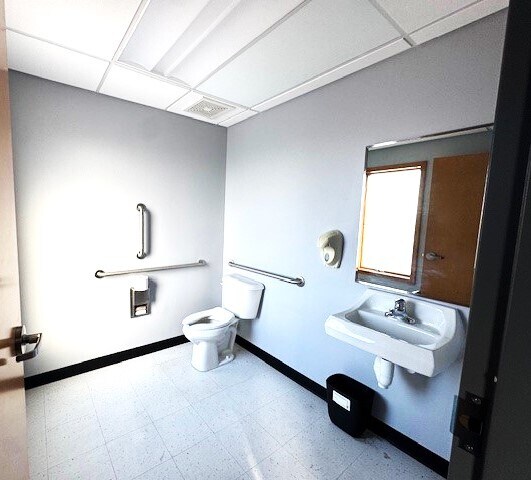 More Photos Of 2111 Washington Blvd, Easton Medical For Lease