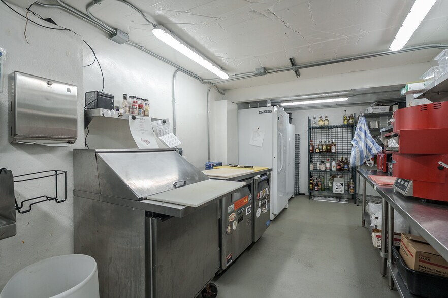 More Photos Of 117 E Allegan St, Otsego General Retail For Sale