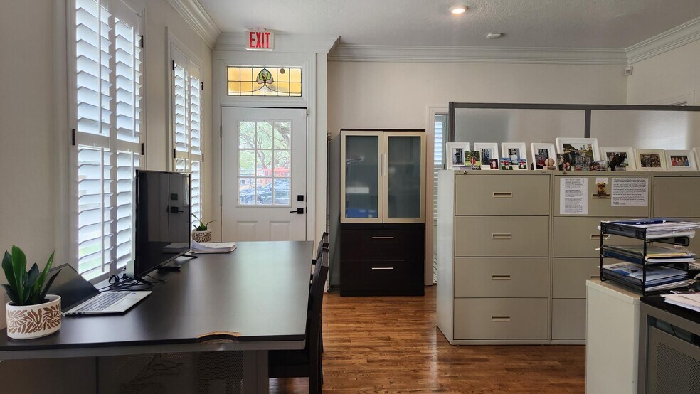 More Photos Of 5702 4th St, Katy Office For Lease