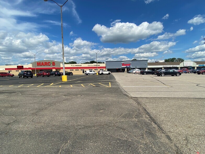 More Photos Of 241 N Wooster Rd, Barberton Unknown For Lease