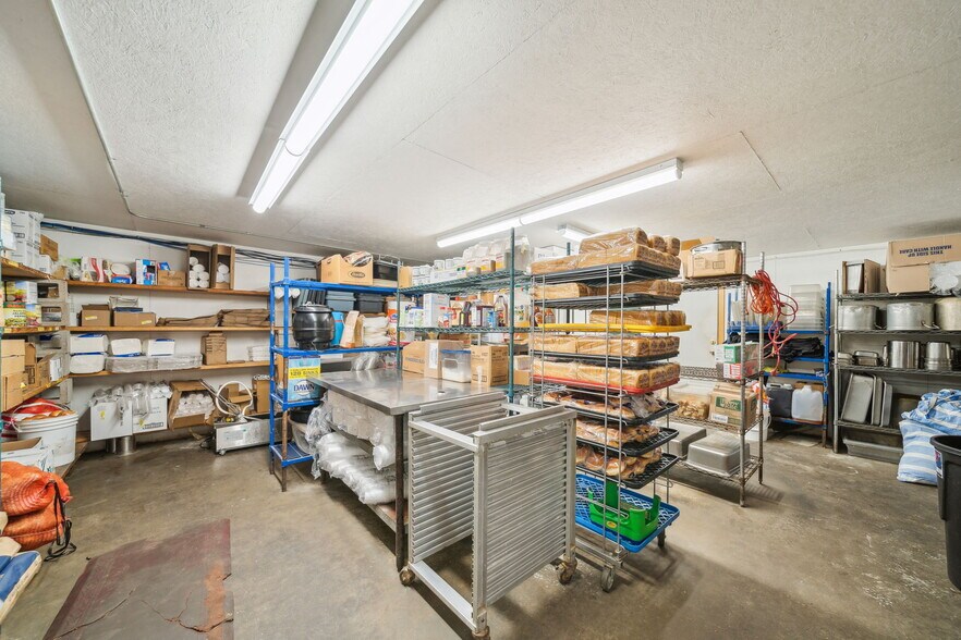 More Photos Of 319 E Illinois Ave, Vinita Restaurant For Sale