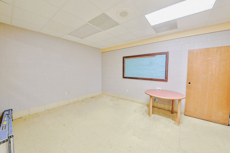 More Photos Of 805 Cleburne, West Helena Self Storage For Sale