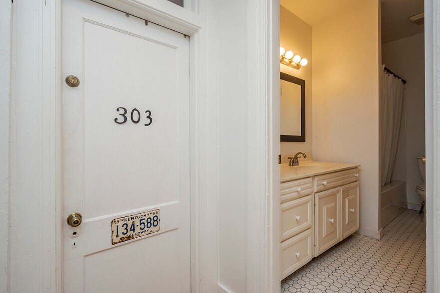 More Photos Of 199 E Loudon Ave, Lexington Office Residential For Sale