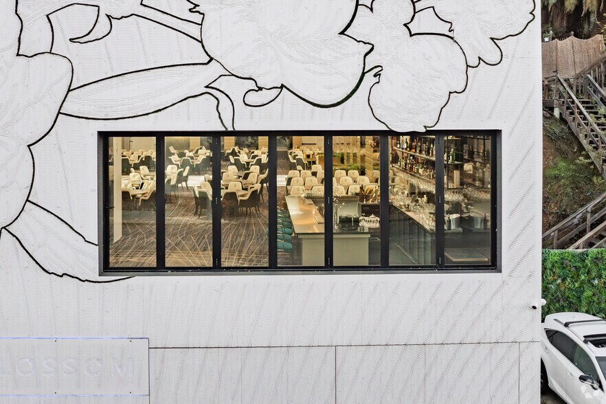 More Photos Of 11150 Ventura Blvd, Studio City Restaurant For Sale