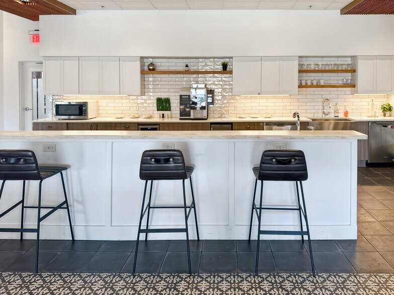 More Photos Of 122 W Pine St, Orlando Coworking Space