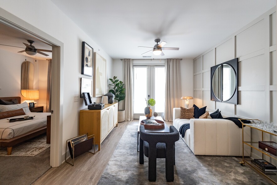 More Photos Of 2533 Woodburn Ave, Cincinnati Apartments For Lease