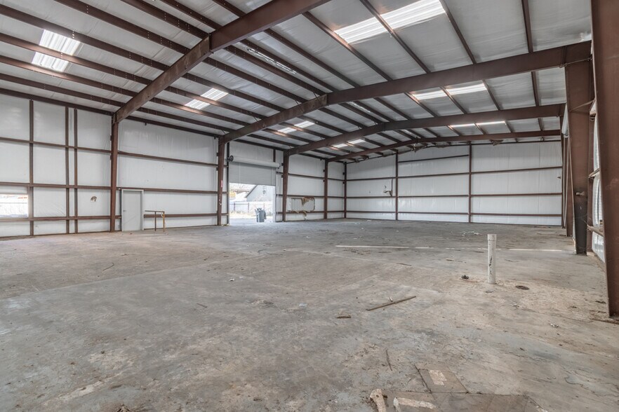 More Photos Of 7904 Irvington Blvd, Houston Warehouse For Sale