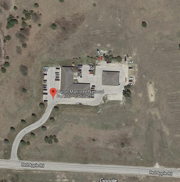 Primary Photo Of 412 Red Apple Rd, Manistee Office For Lease